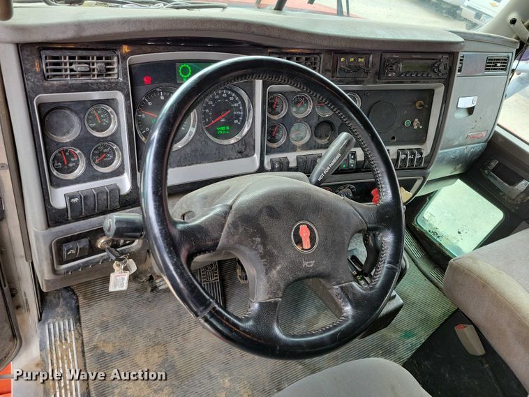 image for item DX7203 2014 Kenworth T660 semi truck