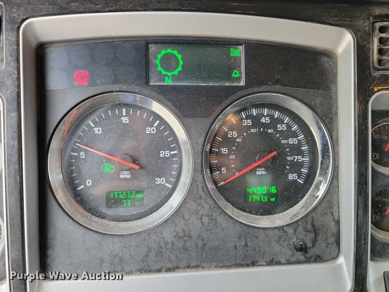 image for item DX7203 2014 Kenworth T660 semi truck