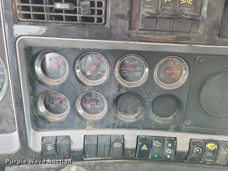 image for item DX7203 2014 Kenworth T660 semi truck