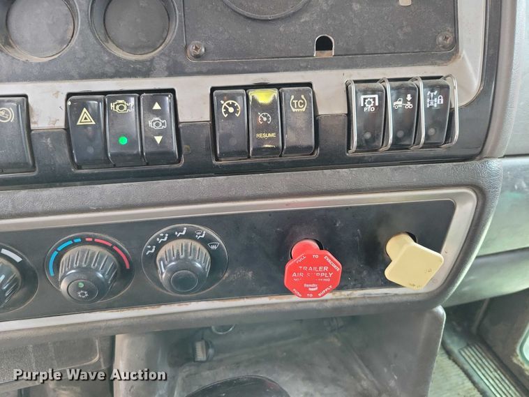 image for item DX7203 2014 Kenworth T660 semi truck