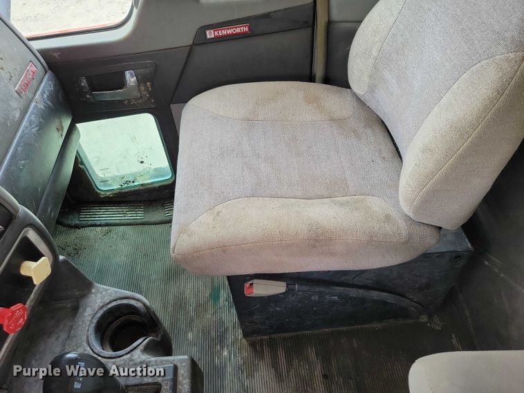 image for item DX7203 2014 Kenworth T660 semi truck