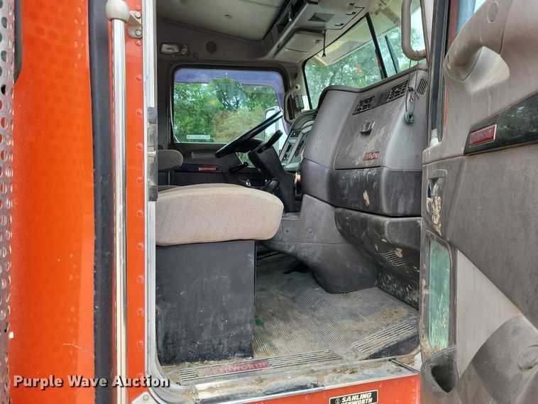 image for item DX7203 2014 Kenworth T660 semi truck