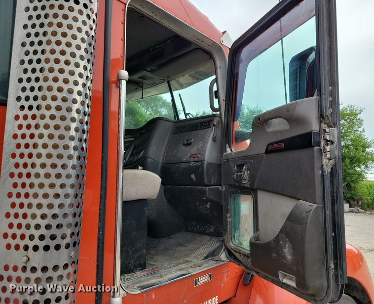 image for item DX7203 2014 Kenworth T660 semi truck