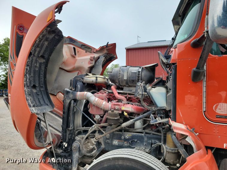 image for item DX7203 2014 Kenworth T660 semi truck