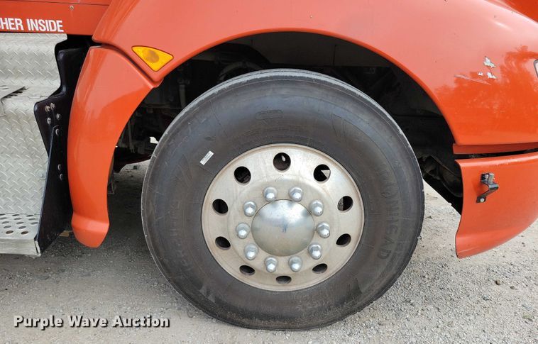 image for item DX7203 2014 Kenworth T660 semi truck