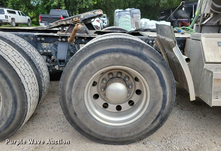 image for item DX7203 2014 Kenworth T660 semi truck