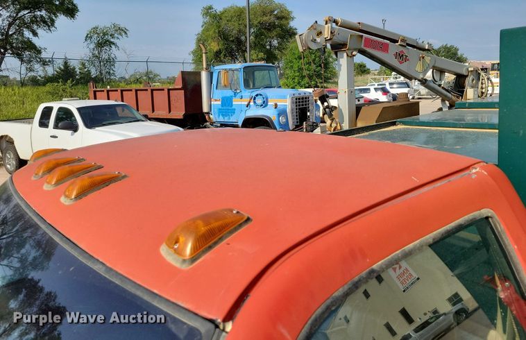 image for item DX7233 1993 Chevrolet C3500 utility bed pickup truck