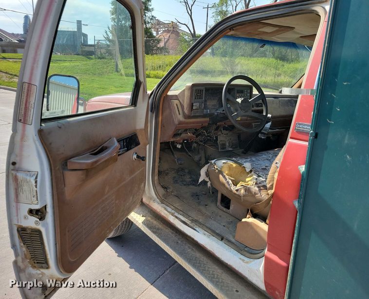 image for item DX7233 1993 Chevrolet C3500 utility bed pickup truck