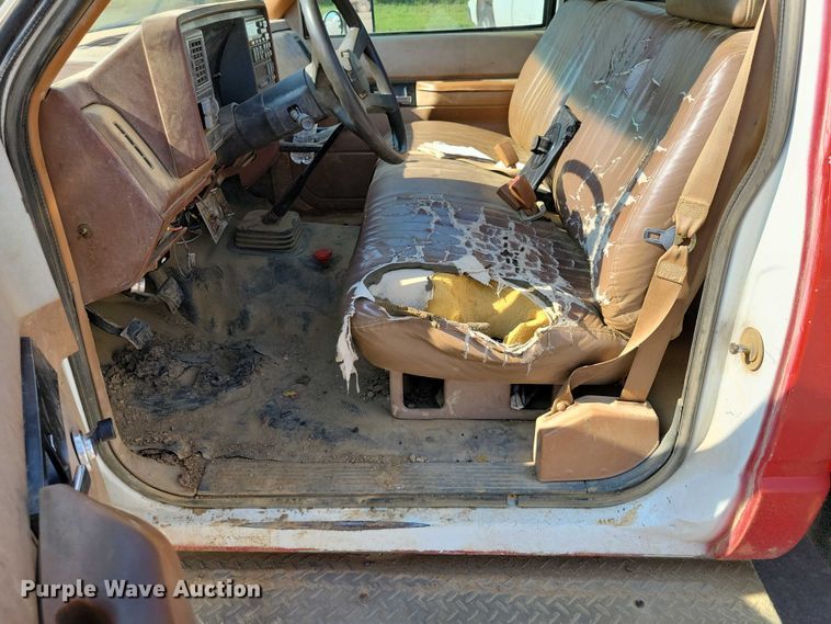 image for item DX7233 1993 Chevrolet C3500 utility bed pickup truck