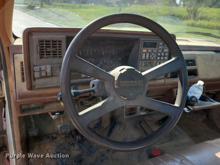 image for item DX7233 1993 Chevrolet C3500 utility bed pickup truck