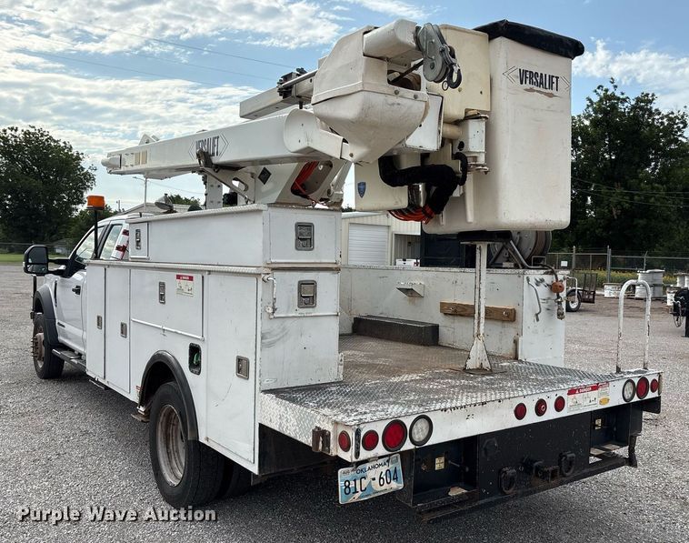 image for item DX8010 2017 Ford F550 bucket truck