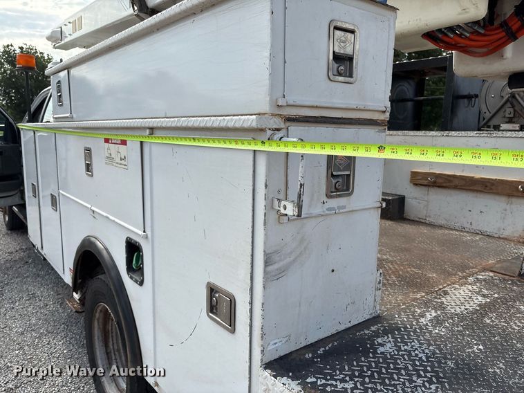 image for item DX8010 2017 Ford F550 bucket truck