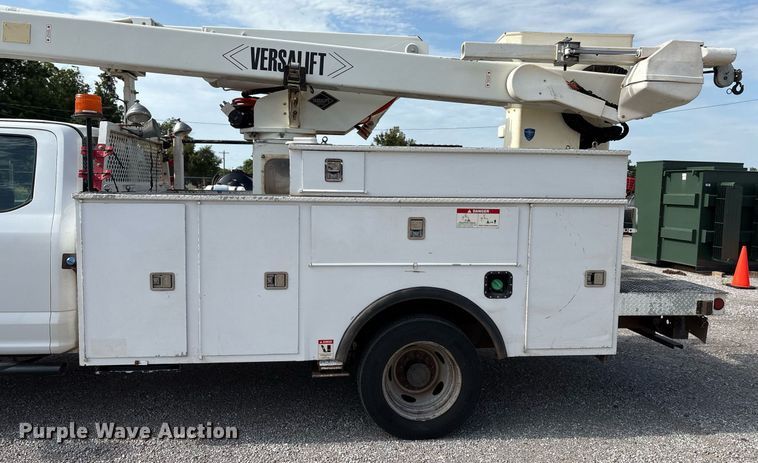 image for item DX8010 2017 Ford F550 bucket truck