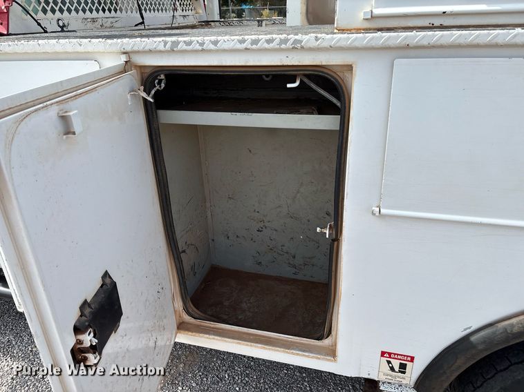 image for item DX8010 2017 Ford F550 bucket truck