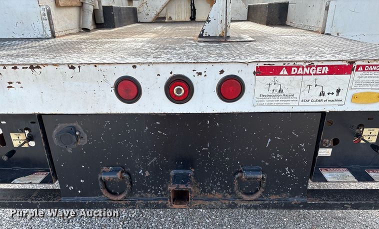 image for item DX8010 2017 Ford F550 bucket truck