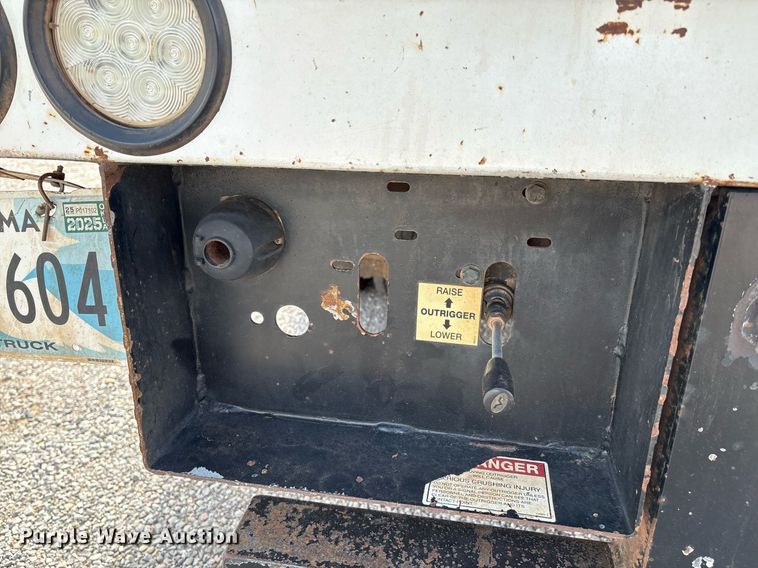 image for item DX8010 2017 Ford F550 bucket truck