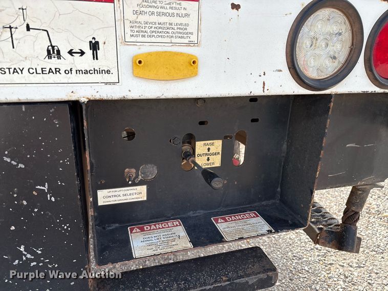 image for item DX8010 2017 Ford F550 bucket truck