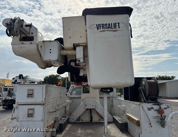 image for item DX8010 2017 Ford F550 bucket truck