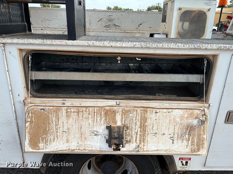 image for item DX8010 2017 Ford F550 bucket truck