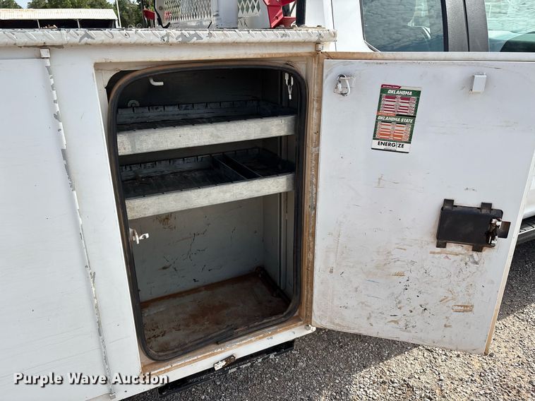 image for item DX8010 2017 Ford F550 bucket truck