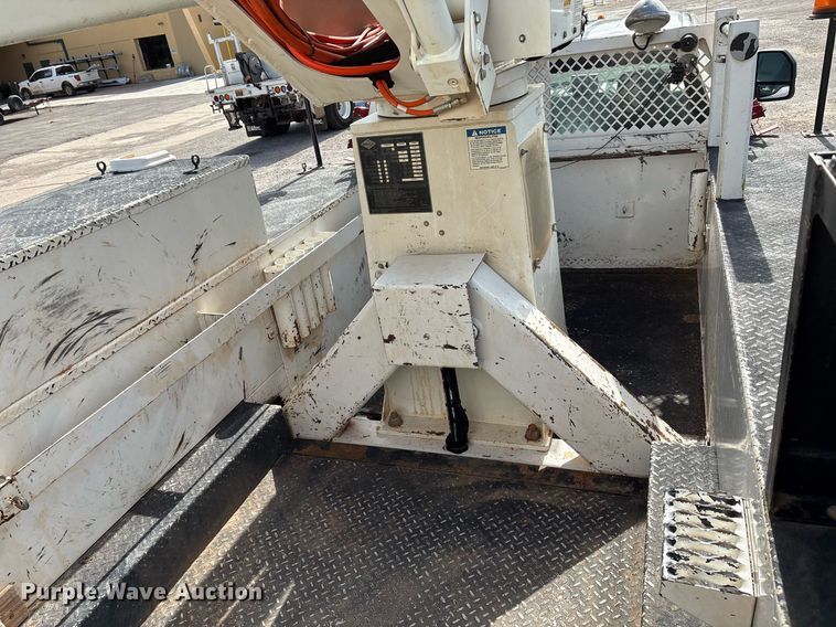 image for item DX8010 2017 Ford F550 bucket truck