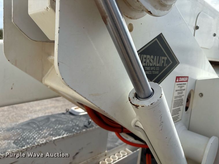 image for item DX8010 2017 Ford F550 bucket truck