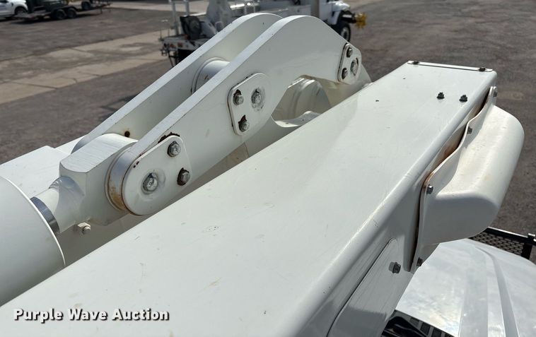 image for item DX8010 2017 Ford F550 bucket truck