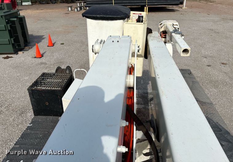 image for item DX8010 2017 Ford F550 bucket truck