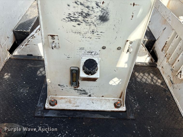 image for item DX8010 2017 Ford F550 bucket truck