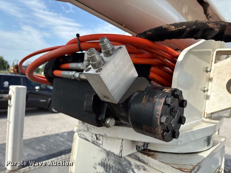 image for item DX8010 2017 Ford F550 bucket truck