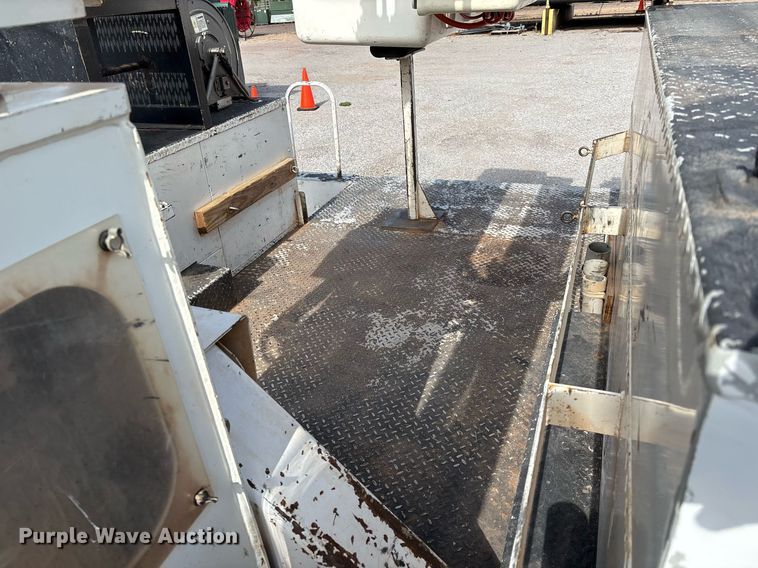 image for item DX8010 2017 Ford F550 bucket truck