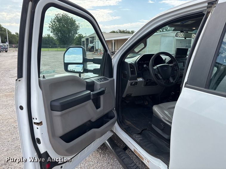 image for item DX8010 2017 Ford F550 bucket truck