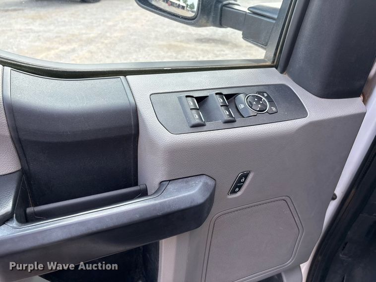 image for item DX8010 2017 Ford F550 bucket truck