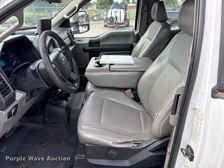 image for item DX8010 2017 Ford F550 bucket truck