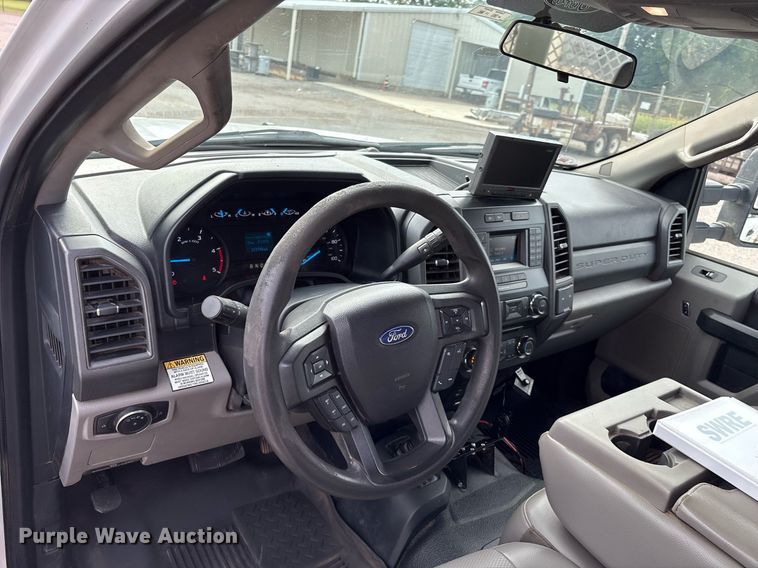 image for item DX8010 2017 Ford F550 bucket truck