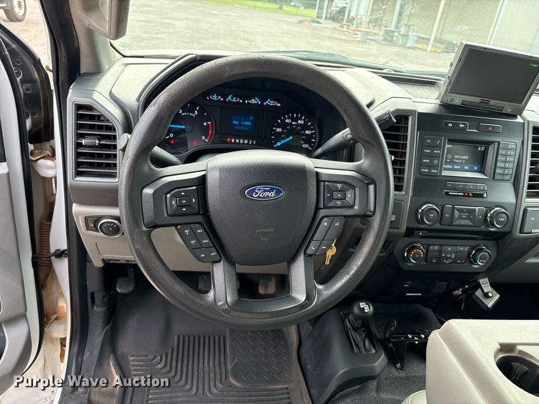 image for item DX8010 2017 Ford F550 bucket truck