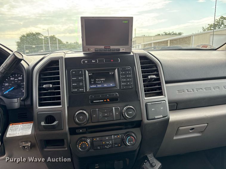 image for item DX8010 2017 Ford F550 bucket truck