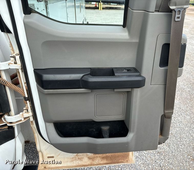 image for item DX8010 2017 Ford F550 bucket truck