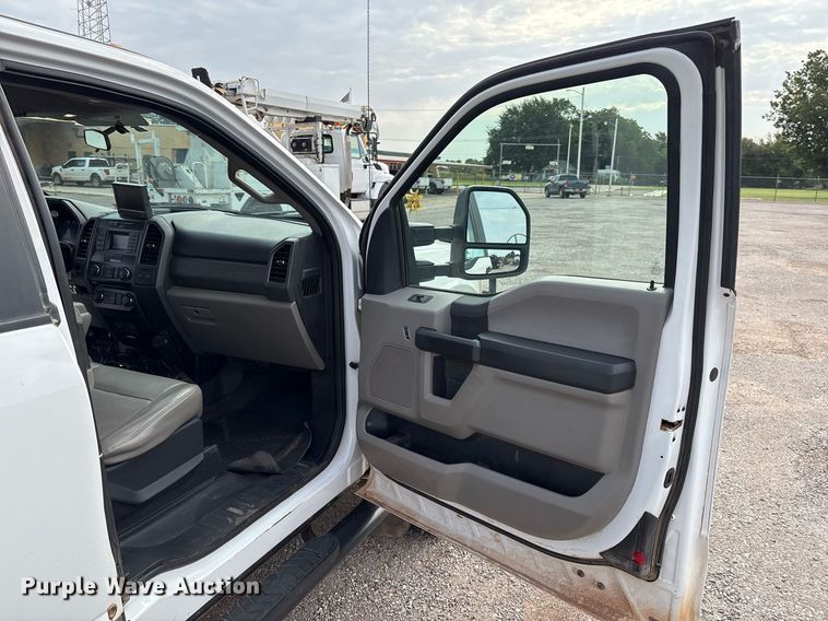 image for item DX8010 2017 Ford F550 bucket truck