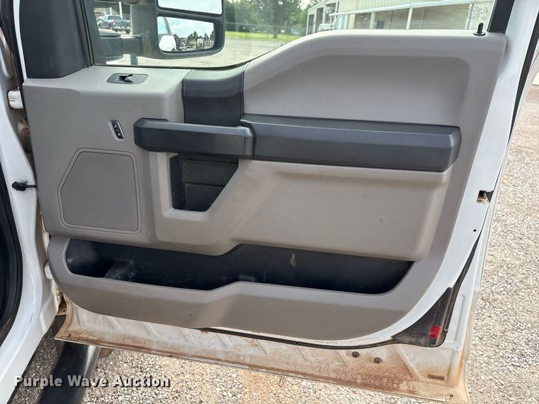 image for item DX8010 2017 Ford F550 bucket truck