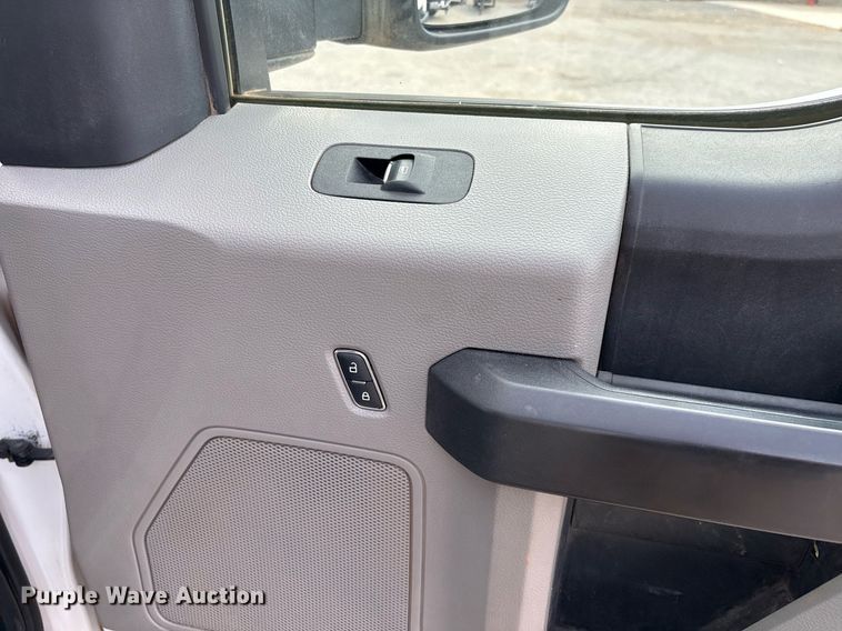 image for item DX8010 2017 Ford F550 bucket truck