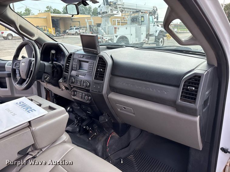 image for item DX8010 2017 Ford F550 bucket truck