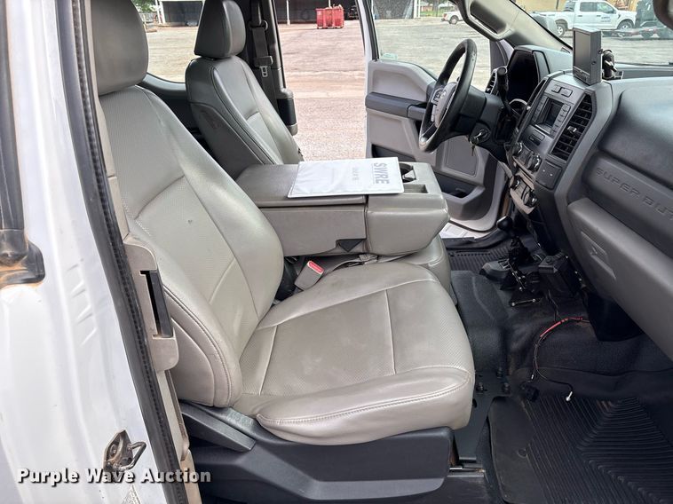 image for item DX8010 2017 Ford F550 bucket truck