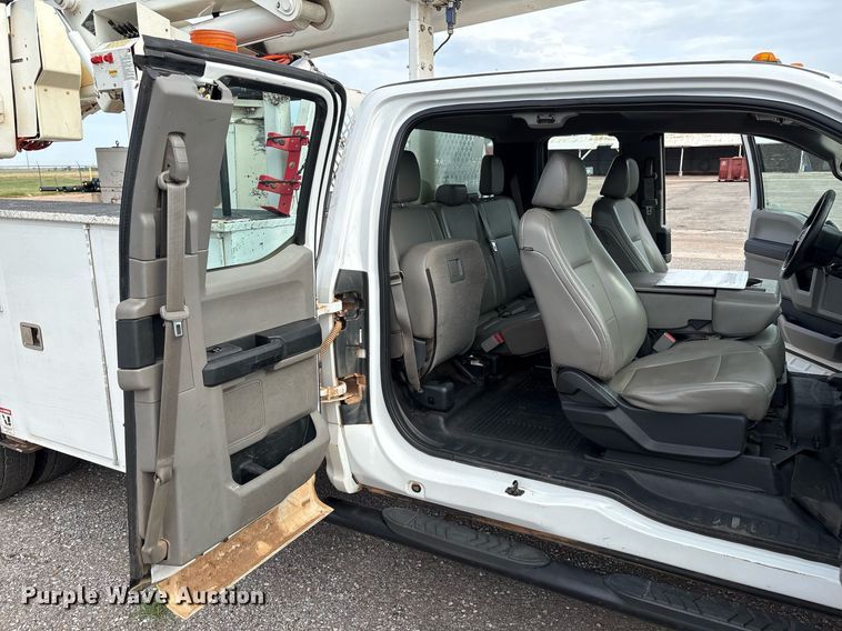 image for item DX8010 2017 Ford F550 bucket truck