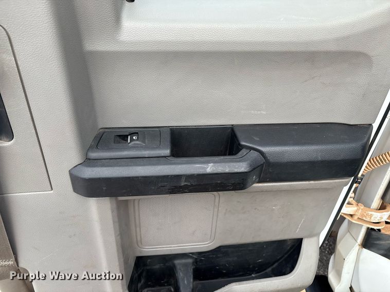 image for item DX8010 2017 Ford F550 bucket truck