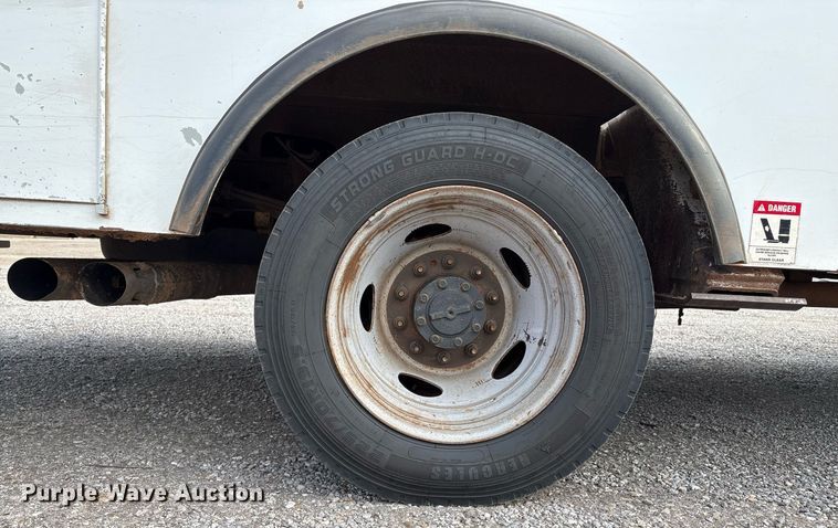 image for item DX8010 2017 Ford F550 bucket truck