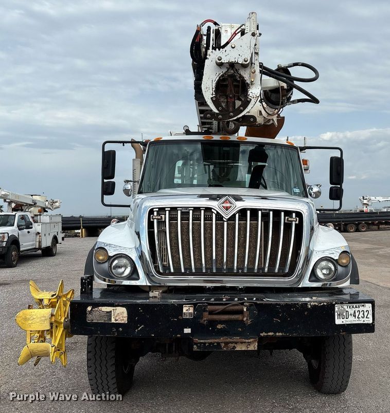 image for item DX8011 2017 Freightliner 7400 SFA digger derrick truck