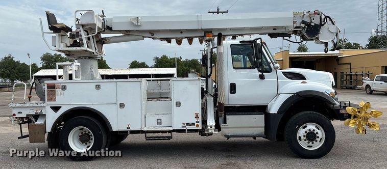 image for item DX8011 2017 Freightliner 7400 SFA digger derrick truck