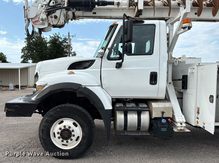 image for item DX8011 2017 Freightliner 7400 SFA digger derrick truck