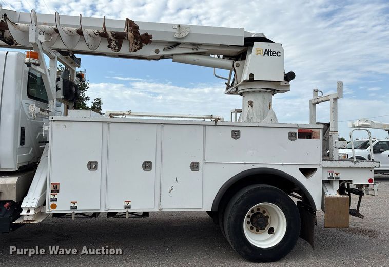 image for item DX8011 2017 Freightliner 7400 SFA digger derrick truck